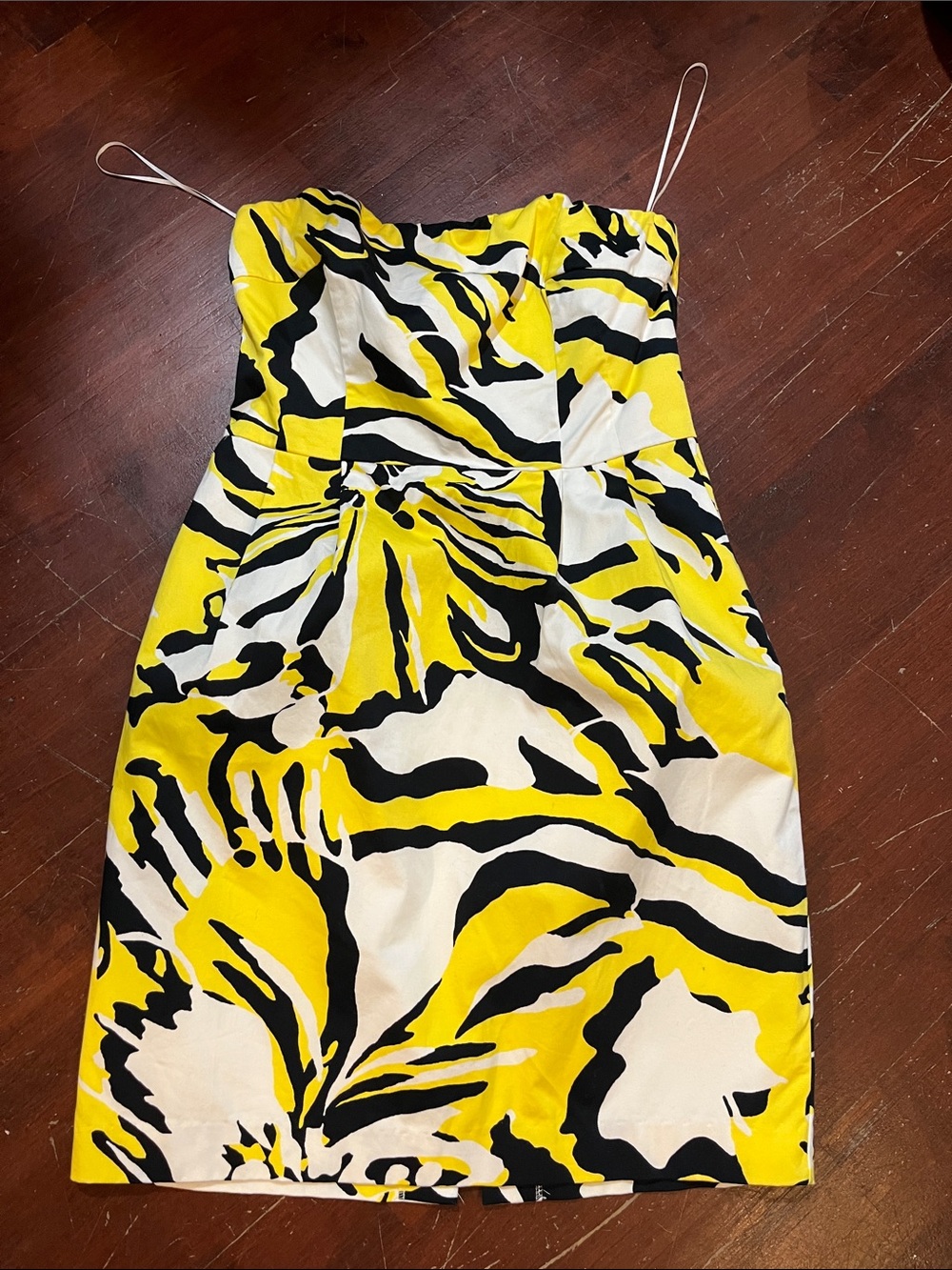 🌻3/$15🌻 Express Strapless Abstract Yellow Black White Sheath Dress